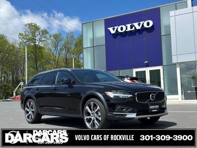 New 2025 Volvo V90 B6 Cross Country Ultra w/ Climate Package