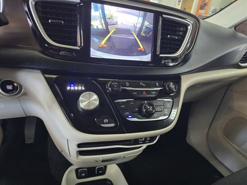 Used 2018 Chrysler Pacifica Touring Plus w/ Tire & Wheel Group image 25