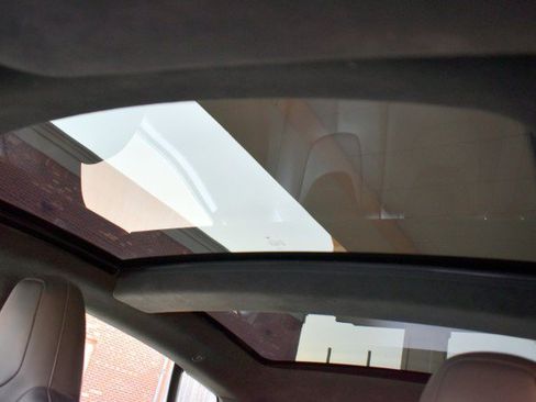 Used 2016 Tesla Model S AWD image 24