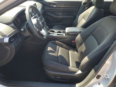 Used 2024 Nissan Altima 2.5 SV image 5