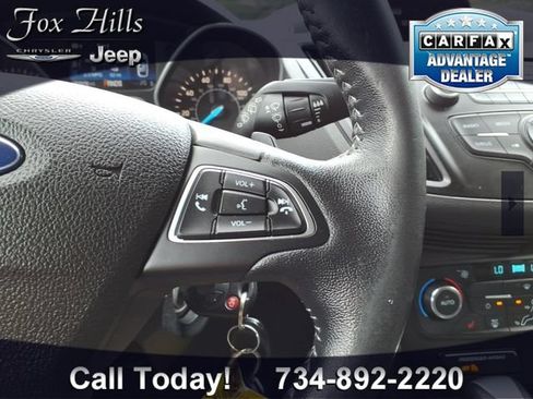 Used 2017 Ford Escape SE w/ SE Sport Appearance Package AWD/4WD image 17