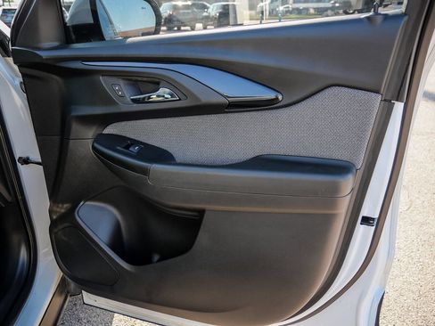 Used 2022 Chevrolet TrailBlazer LT w/ Convenience Package FWD image 19