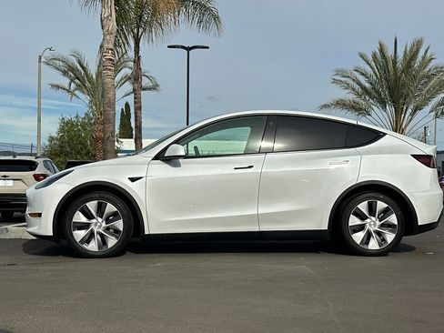 Used 2021 Tesla Model Y Long Range image 7