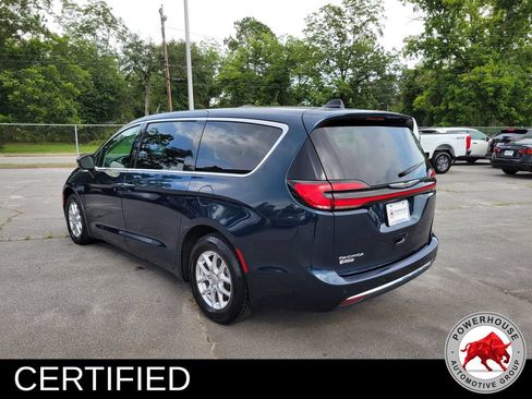 Used 2023 Chrysler Pacifica Touring-L FWD image 3