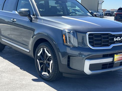 Used 2023 Kia Telluride S FWD image 11