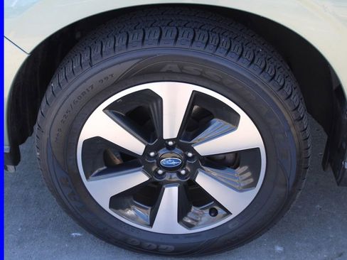 Used 2017 Subaru Forester 2.5i Limited AWD/4WD image 13