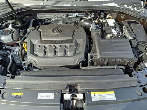 Used 2024 Volkswagen Tiguan SE w/ Panoramic Sunroof Package image 30