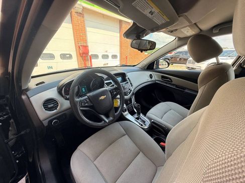 Used 2015 Chevrolet Cruze LT FWD image 12