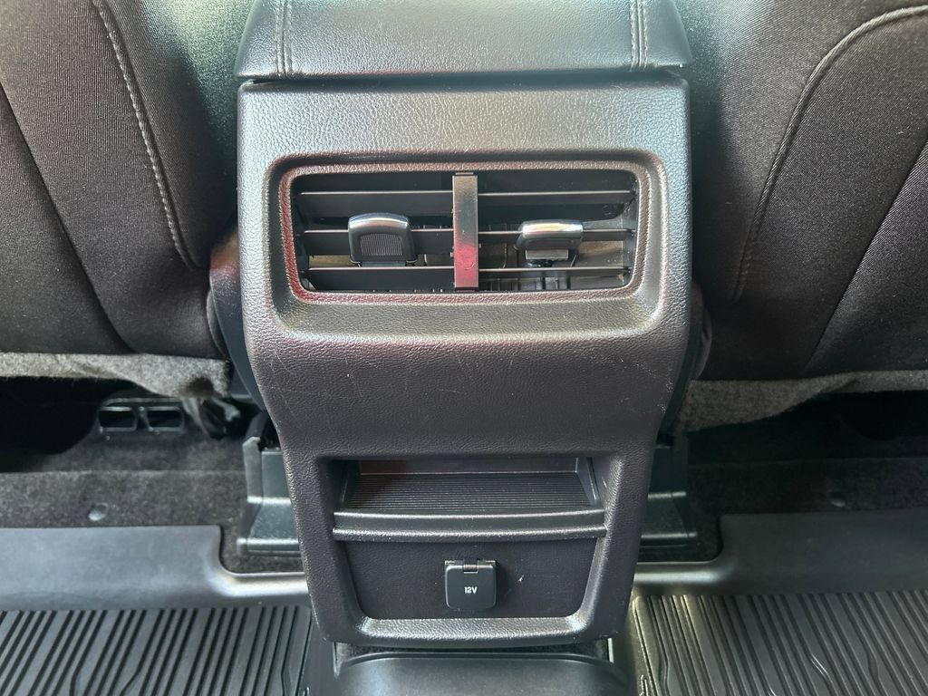 Used 2018 Ford Edge SE AWD/4WD image 15