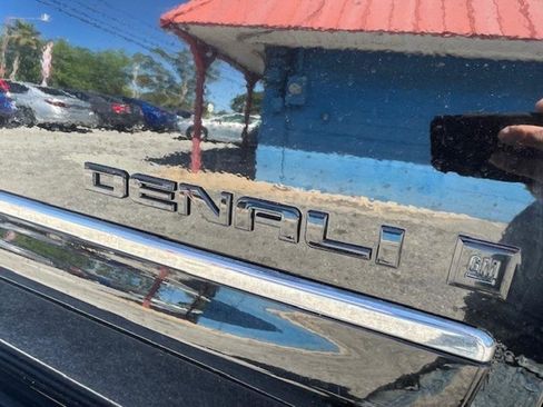 Used 2007 GMC Yukon XL Denali image 6