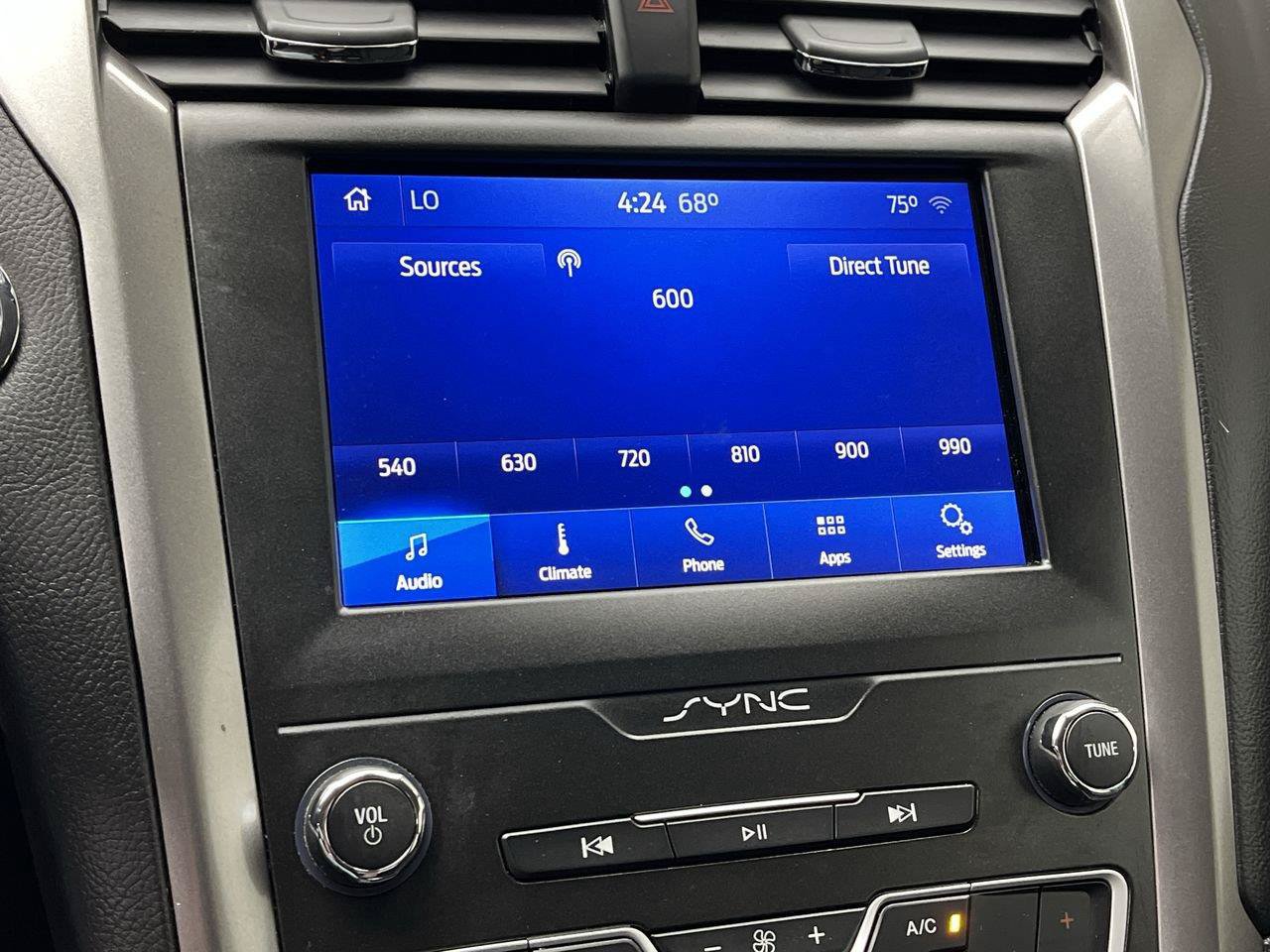 Used 2020 Ford Fusion SE FWD image 17