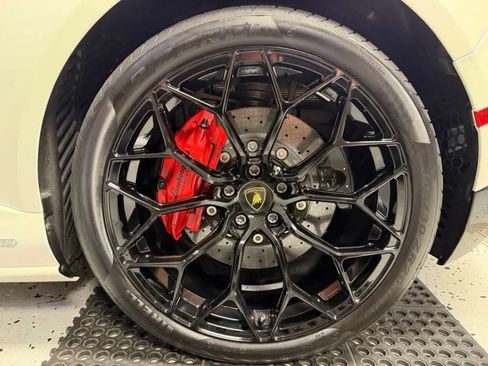 Used 2024 Lamborghini Huracan EVO AWD/4WD image 18