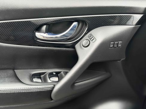 Used 2018 Nissan Rogue SL FWD image 19