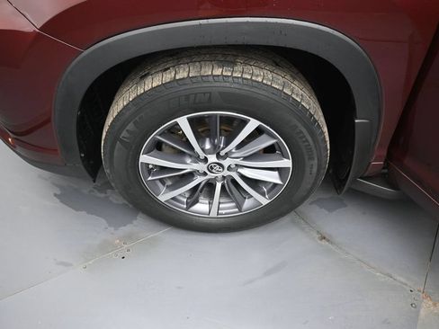 Used 2017 Toyota Highlander XLE AWD/4WD image 41