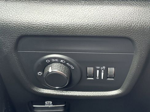 Used 2025 Jeep Grand Cherokee Altitude image 26