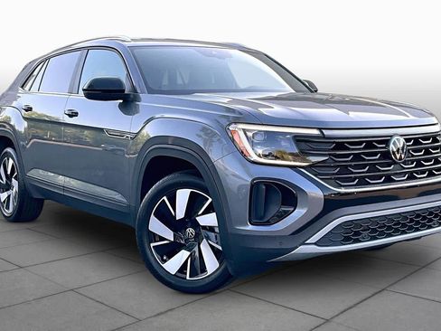 Used 2025 Volkswagen Atlas Cross Sport SE FWD image 3