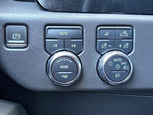 Used 2024 GMC Sierra 1500 SLT AWD/4WD image 5
