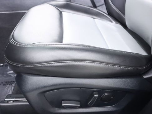 Used 2023 Ford Explorer XLT w/ Equipment Group 202A image 29