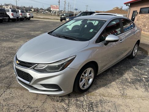 Used 2016 Chevrolet Cruze LT w/ Convenience Package image 5
