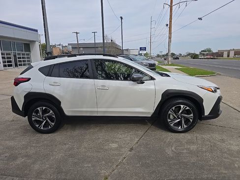 Used 2024 Subaru Crosstrek 2.0i Premium AWD/4WD image 3