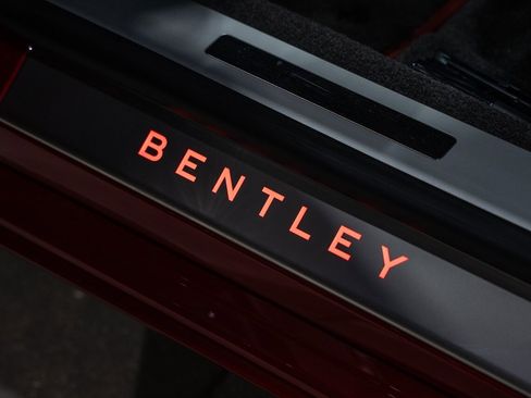 Used 2022 Bentley Flying Spur V8 image 73