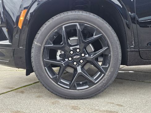 New 2026 Chevrolet Traverse RS w/ LPO, Floor Liner Package AWD/4WD image 9