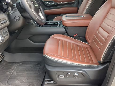 Used 2023 GMC Yukon XL Denali Ultimate image 11