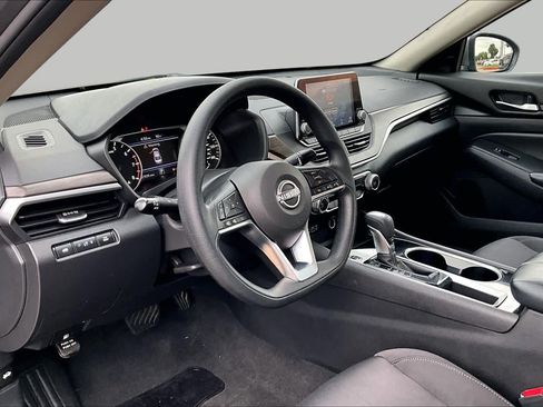 Certified 2024 Nissan Altima 2.5 SV FWD image 17