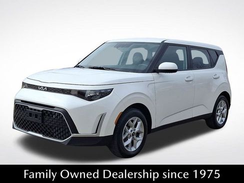 Used 2025 Kia Soul LX w/ LX Technology Package image 3