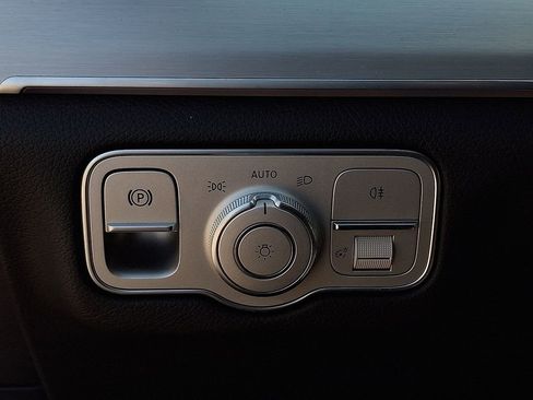 Used 2024 Mercedes-Benz GLE 450e 4MATIC image 25