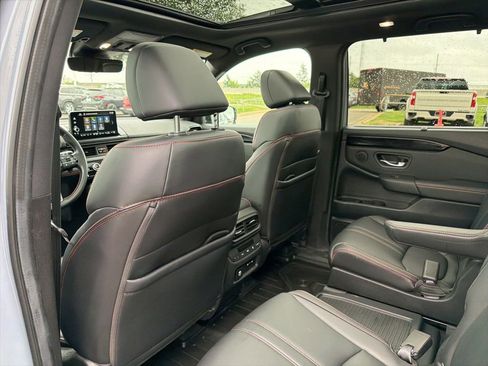 Used 2025 Honda Pilot TrailSport image 16