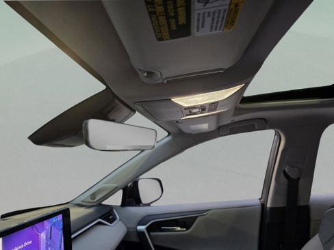 Used 2024 Toyota RAV4 Limited image 13