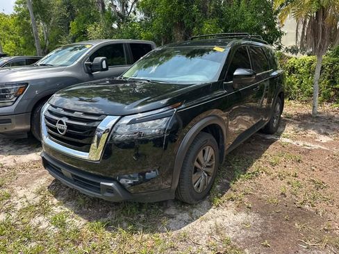 Used 2024 Nissan Pathfinder SV w/ Cargo Package FWD image 3