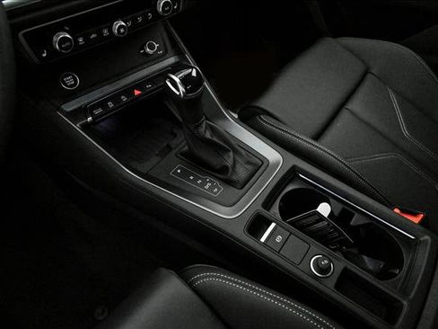 New 2025 Audi Q3 2.0T Premium image 10