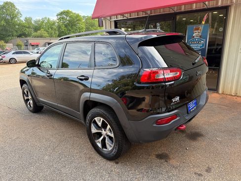 Used 2017 Jeep Cherokee Trailhawk AWD/4WD image 6