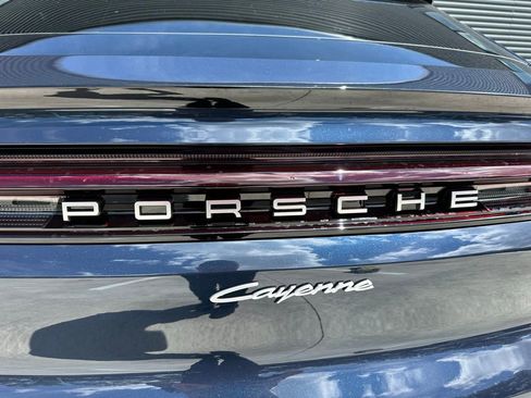 Certified 2025 Porsche Cayenne E-Hybrid Coupe AWD/4WD image 12
