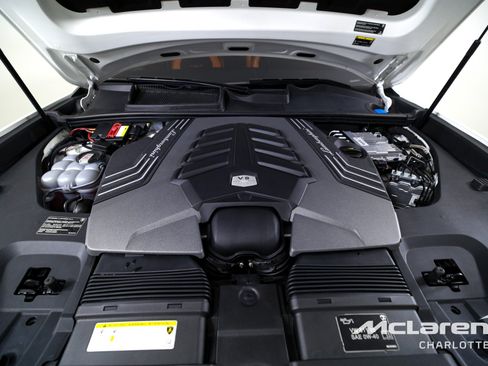 Used 2022 Lamborghini Urus AWD/4WD image 33