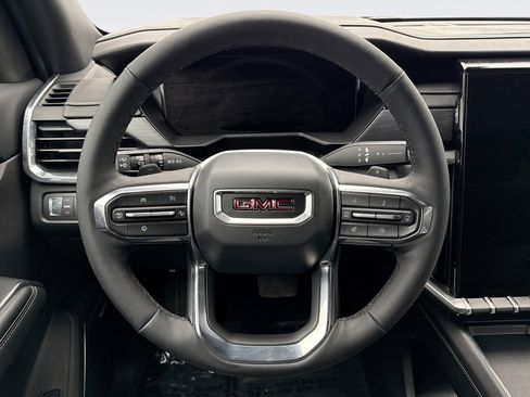 Used 2025 GMC Acadia Elevation image 12