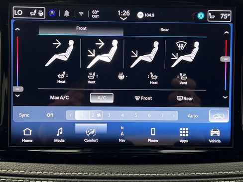 Used 2025 Chrysler Pacifica Limited image 64