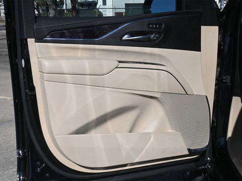 Used 2023 Cadillac Escalade Premium Luxury image 18