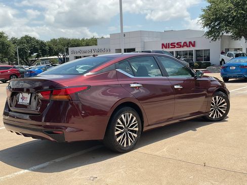Used 2025 Nissan Altima 2.5 SV FWD image 4