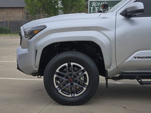 Used 2024 Toyota Tacoma TRD Sport AWD/4WD image 8