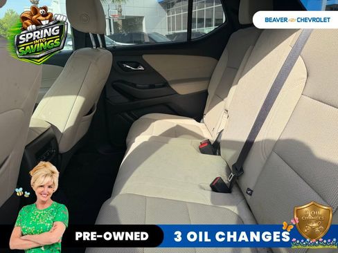 Used 2022 Chevrolet Traverse LS FWD image 9