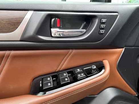 Used 2018 Subaru Outback 2.5i Touring AWD/4WD image 12