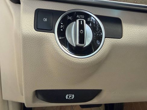 Used 2014 Mercedes-Benz E 350 4MATIC Sedan w/ Premium 1 Package image 19