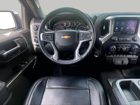 Used 2022 Chevrolet Silverado 1500 LT w/ Z71 Off-Road Package AWD/4WD image 6