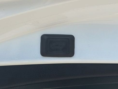 Used 2018 Toyota RAV4 XLE w/ Convenience Package AWD/4WD image 13