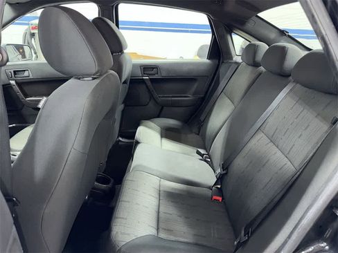Used 2010 Ford Focus SE image 17