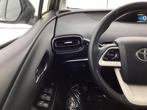 Used 2018 Toyota Prius Prime Premium image 32