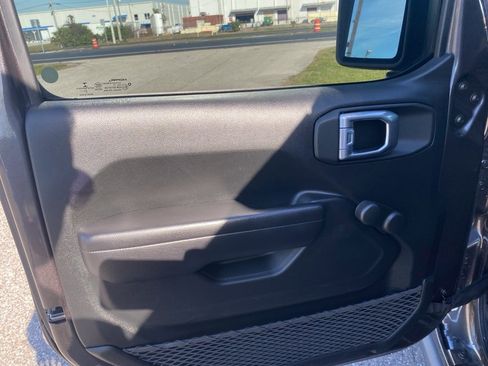 Used 2021 Jeep Wrangler Unlimited Sport image 10